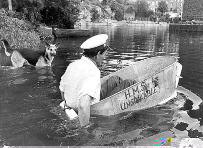 Perhaps this would be a good start for a sidecar boat for the Harley:-