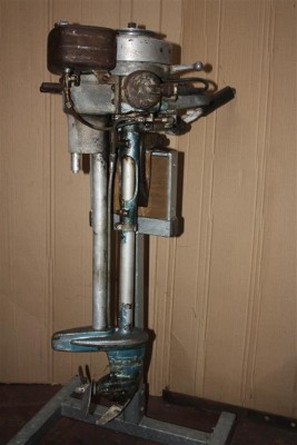 1939 3HP EVINRUDE HANDITWIN 001 (Medium).JPG